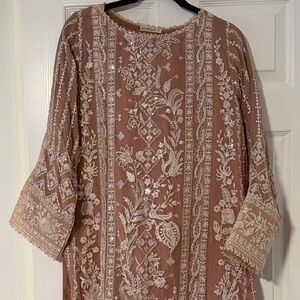 Baroque Floral Embroidered Tunic in Mauve and Cream